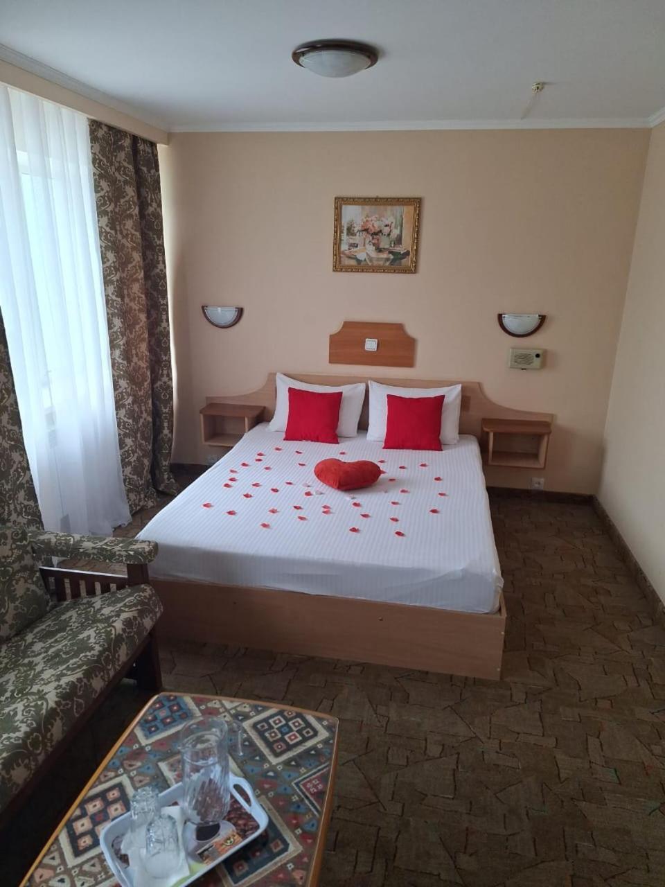 Ilek Hotel, Гостиница ИЛЕК Актобе Екстер'єр фото